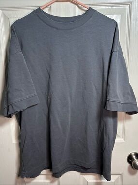 Zara Men's Short Sleeve Crewneck T-Shirt in Slate, size Large